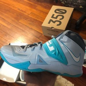 Sky blue Nike Lebron Zoom Soldier 7 VII Light Arm